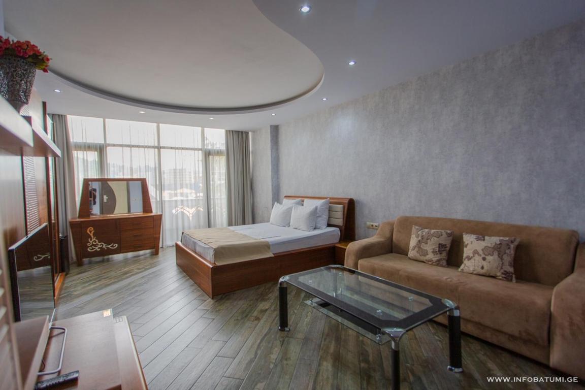 Hotel Light Palace Batumi Esterno foto