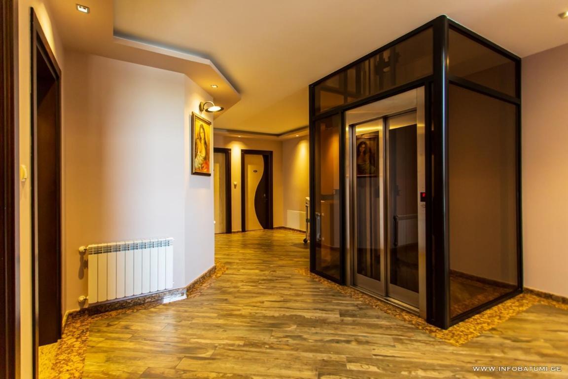 Hotel Light Palace Batumi Esterno foto